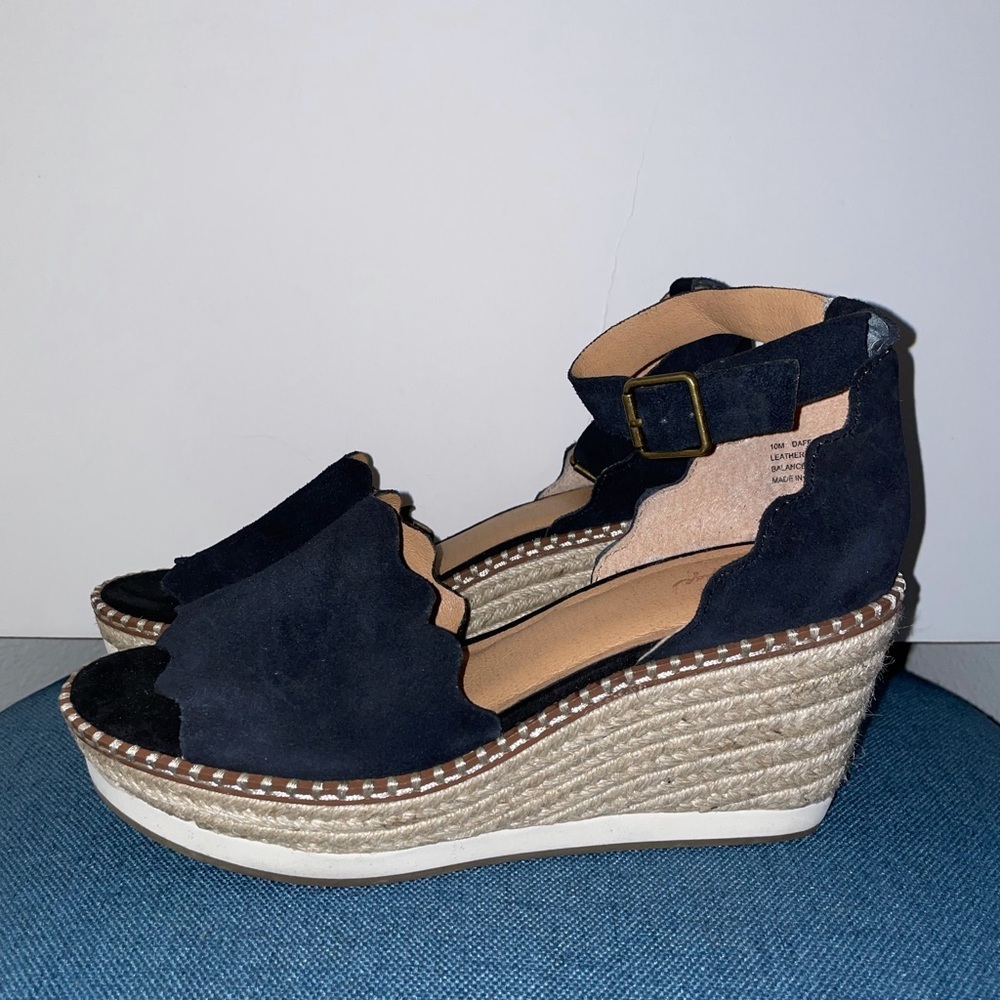 Crown Vintage Black Wedges size 10